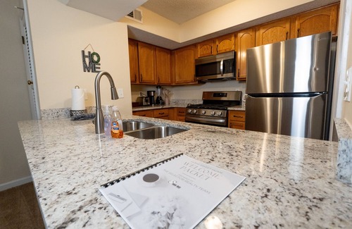Town Center House | Close to Downtown Kennesaw - Beautiful 3 Bedroom Townhouse!