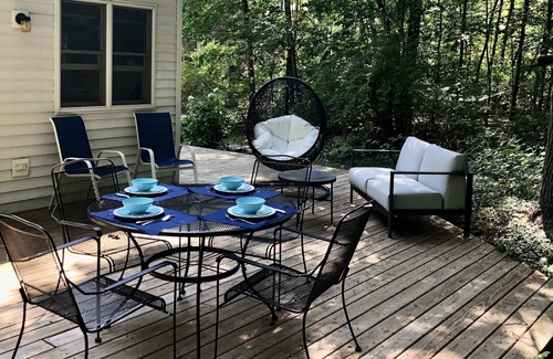 Leland House | Close to downtown Leland, Fishtown, Vans Beach. Hot tub.