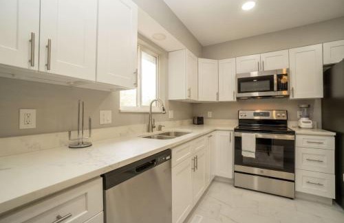 Allendale Area House | Close to Downtown Sleeps 8 Private Backyard