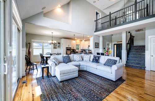 Saint Joseph House | close to downtown St Joe, beaches, restaurants, and Jack Nicklaus Golf Course