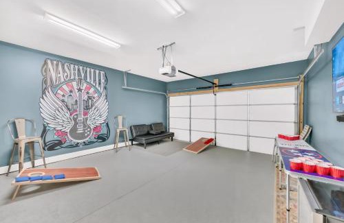 Eighth Avenue House | Close to DT Game Garage Bar Large Living Room