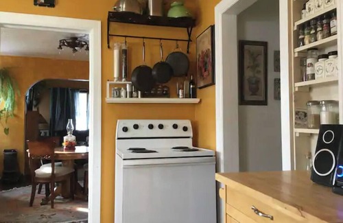 Rose Park House | Close to everything! Down town, Airport, Freeways