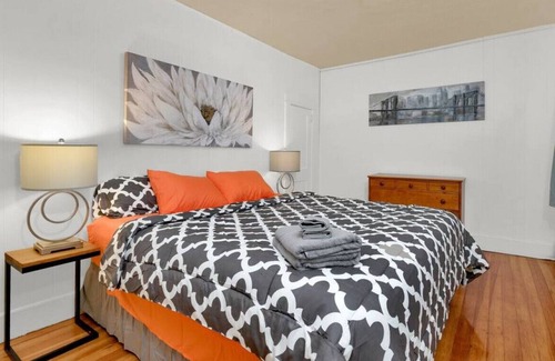 Southern Coast Apartment | Close to Everything Apartment in Saco w/ King Bed.