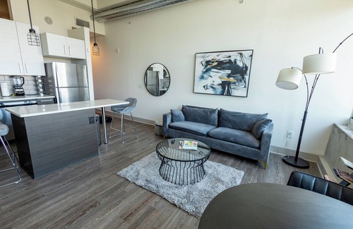 Peachtree Center Apartment | Close to everything ATL! 1 BDRM King with WiFi, fitness room, dynamic views