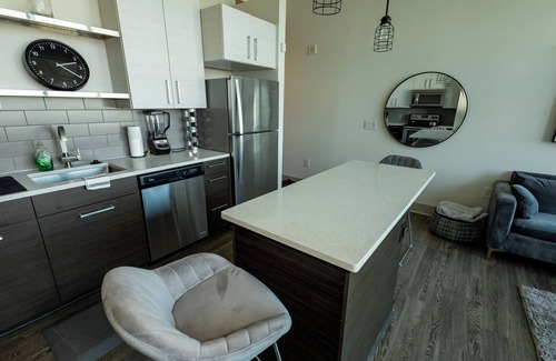 Peachtree Center Apartment | Close to everything ATL! 1 BDRM King with WiFi, fitness room, dynamic views