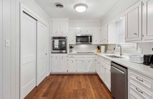 Little Rock House | Close to Everything! Dining, Shopping, & Hiking!