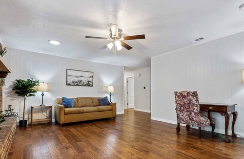 Little Rock House | Close to Everything! Dining, Shopping, & Hiking!