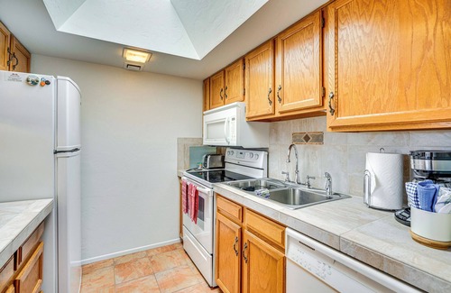 Desert Casitas House | Close to Golf: Mtn-View Townhome in Green Valley