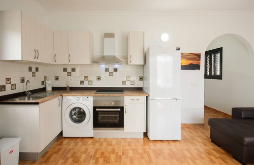 Ye Apartment | Close to Hiking and Beach with Beautiful Winter Garden - Apartment Ye