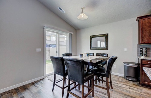 Nampa House | Close to Idaho Center~ King bed~5 TVs~Room for all