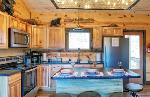 Whittier Cabin | Close to it all! HOT TUB! DOG friendly,Views! Casino, WCU, Hiking, & Tubing
