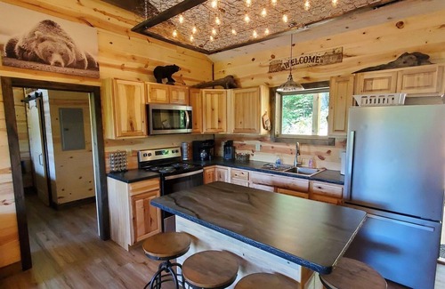 Whittier Cabin | Close to it all! HOT TUB! DOG friendly,Views! Casino, WCU, Hiking, & Tubing