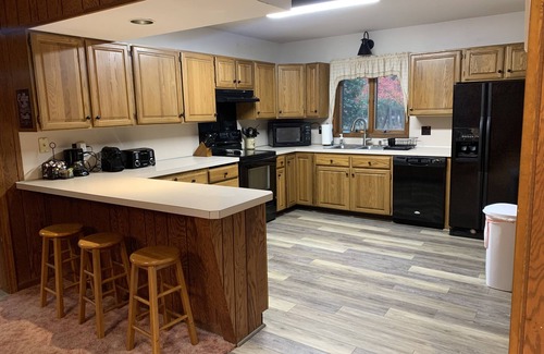 Lake Harmony Estates House | Close to JFBB, cabin w/ hot tub, pool room, fire pit