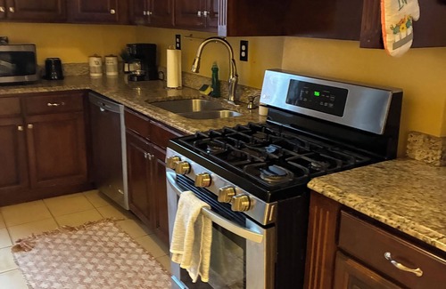 Midtown - Westport House | Close to KU. Great for Families. Restaurants within walking distance. Free WiFi