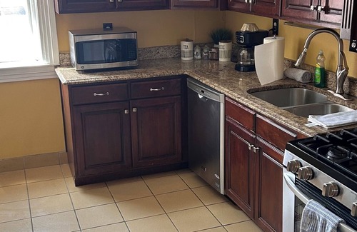 Midtown - Westport House | Close to KU. Great for Families. Restaurants within walking distance. Free WiFi