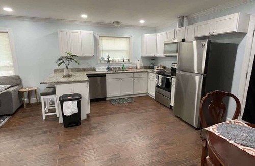 Highlands - Perkins House | Close to LSU & Health District 3BR 2BA whole House