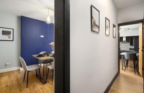 Salford Apartment | Close to Media City-Old Trafford - 5 Bedroom House