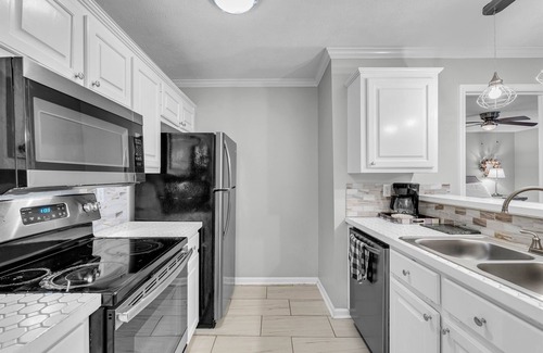 Starkville Condo | Close to MSU | Stylish | Grill Deck