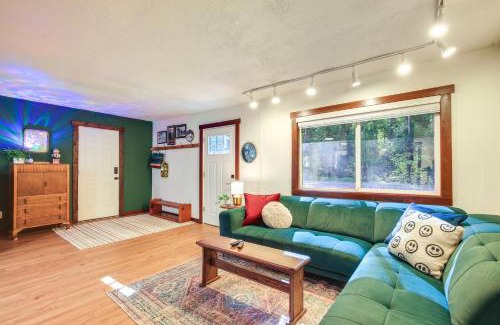 Rhododendron House | Close to Mt Hood Skibowl Retro Rhododendron Cabin