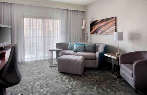 Middletown Hotel | Close to Naval War College Museum, Two Affordable Family Ready Accommodations