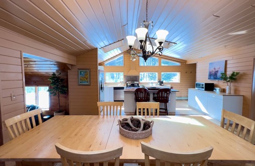 Shandaken Cabin | Close to Phoenicia, Woodstock Brewery, Belleayre, Mountain View, Backyard Stream