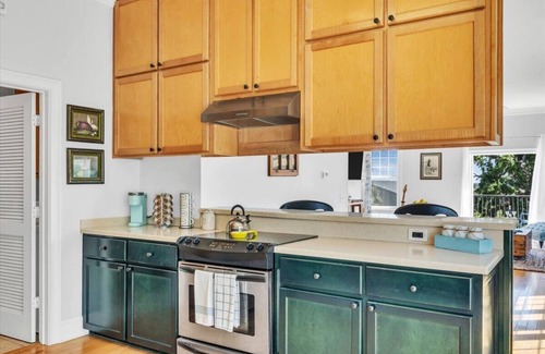 Darien Apartment | Close to River, In downtown, coffee shop on lower level of building, close to food walking distance