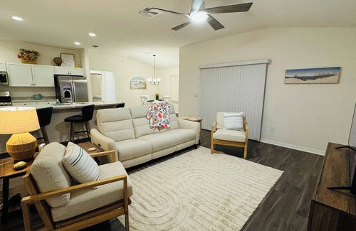 Sumter County House | Close to Sawgrass - 4 Seat Golf Cart - 2 Golf Passes Included - Pebble Beach