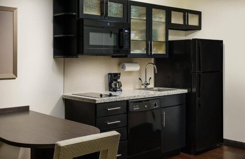 Florida Central Atlantic Coast Apartment | Close to SeaWorld Orlando and Disney’s Boardwalk! Parking, Pets Allowed!
