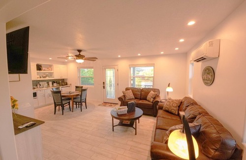 Camp Verde Apartment | Close to Sedona cozy 2 Queen beds, free WiFi Suite