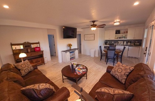 Camp Verde Apartment | Close to Sedona cozy 2 Queen beds, free WiFi Suite