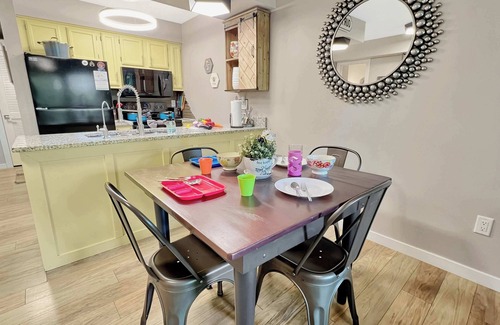 Notch Estates Condo | Close to Silver Dollar City, pool, fishing & fun