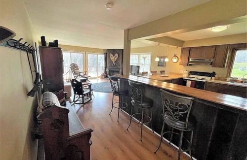 Tannersville House | Close to skiing and hiking, walk to main street