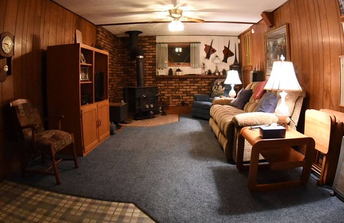 South Bend House | Close to South Bend & Notre Dame! Enjoy the quiet and quick trip to campus.