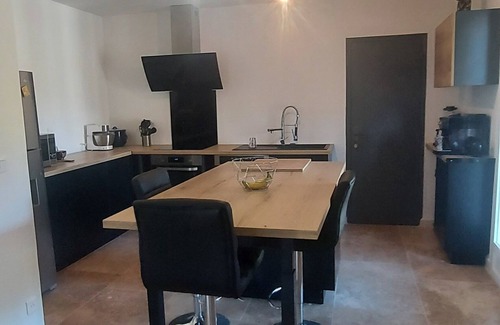Eyragues Villa | Close to St Rémy de Provence, surrounded by pine and olive trees.
