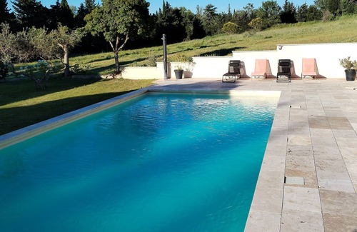 Eyragues Villa | Close to St Rémy de Provence, surrounded by pine and olive trees.