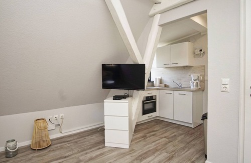 Middelhagen Apartment | Close to the sea, quiet location, use of swimming pool and sauna - Haus Büdnerstube FeWo 5