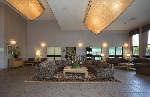 Parkrose House | CLOSE TO THE AIRPORT! MODERN AND COMFY UNIT, POOL!