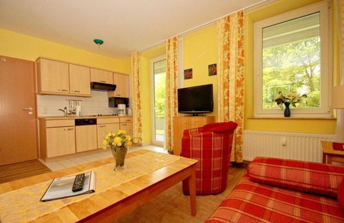 Gohren Apartment | Close to the beach, balcony, free AHOI adventure pool - Strandresidenz Brandenburg FeWo 08