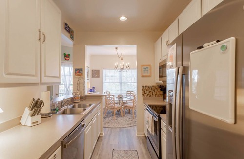 Rehoboth Beach Condo | Close to the Beach! Cute/Clean 2BR Condo Sleeps 4 w/Pool & Parking
