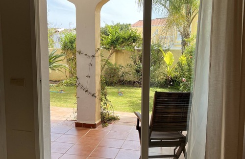 Urbanizacion Puerto de Estepona House | Close to the beach, central, private garden and fantastic views