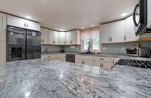 Wells House | Close to the beach. Private Fenced in Yard for your pup. Shared Hot Tub