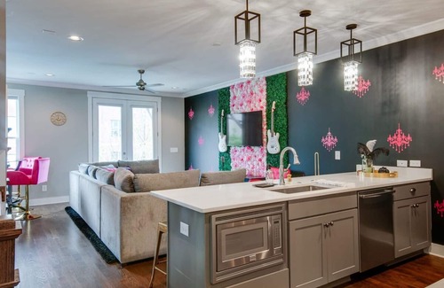 Eighth Avenue House | Close to the Gulch - Book Today