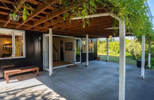 Wharewaka House | Close to the Lake