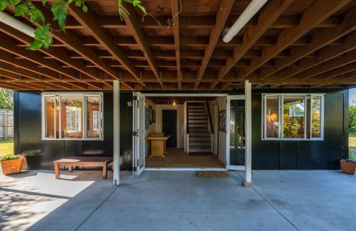 Wharewaka House | Close to the Lake
