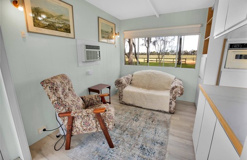 Eagle Point Cottage | Close to the Paynesville lakeside village and eateries.
