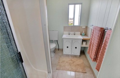Eagle Point Cottage | Close to the Paynesville lakeside village and eateries.