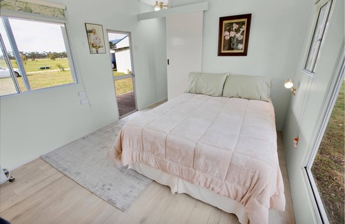 Eagle Point Cottage | Close to the Paynesville lakeside village and eateries.