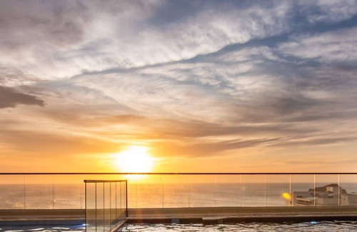 Comuna 3 Apartment | Close to the sea, comfortable, safe, well located and cozy apartasuite.