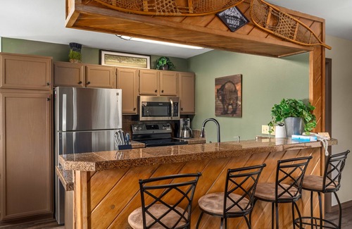 Steamboat Springs House | Close to the Slopes! Pool & Hot Tubs! Winter Shuttle!