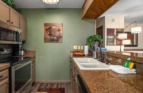 Steamboat Springs House | Close to the Slopes! Pool & Hot Tubs! Winter Shuttle!